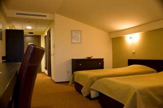 Отель Hotel Karo Бакэу Двухместный номер с 1 кроватью или 2 отдельными кроватями-3